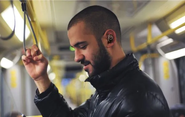 moderní bezdrátová sluchátka creative outlier pro anc technologie Bluetooth technologie režim okolního zvuku ipx5 odolnost vodě