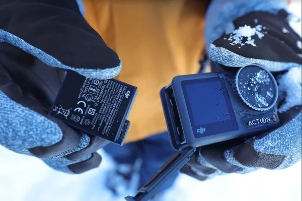  akčná kamera dji osmo action wifi Bluetooth aplikácia odolná vode nárazom mrazu špičkové zábery 4k aj pri outdoor aktivitách horizontálne aj vertikálne upevnenie microSD slot 