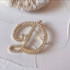 Pinets® Brož zlaté písmeno D s perlami
