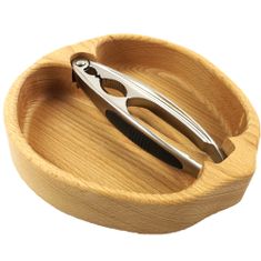 AMADEA Dřevěná miska ve tvaru ořechu s louškáčkem, masivní dřevo, 19x20x4,5 cm
