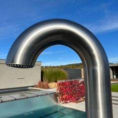 Solární sprcha Model Pipe, materiál broušená nerezová ocel 24 litrů