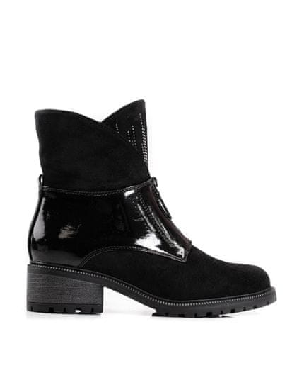 Amiatex Komfortní černé dámské kotníčkové boty na plochém podpatku