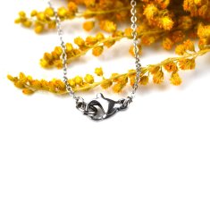 Victoria's fields náhrdelník z pravých pomněnek - náhrdelník Láska nebeská - ručně vyrobený šperk z pravých květin, pryskyřice a chirurgické oceli, 40 cm