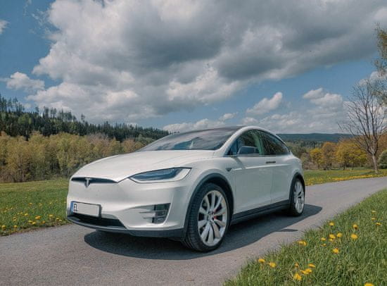 Allegria jízda v elektromobilu Tesla - 30 minut Vícero lokalit