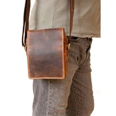 FLW Malá pánská taška z pevné kůže s popruhem přes rameno bez značek a nápisů