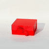 Malá červená dárková krabice s magnetickým víkem a vyměnitelnou stuhou