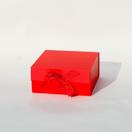 My Best Care Malá červená dárková krabice s magnetickým víkem a vyměnitelnou stuhou