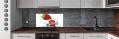 Wallmuralia Panel do kuchyně Jahody a voda 100x50 cm