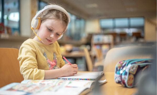  bezpečná dětská sluchátka buddpyhones School+ bluetooth kabelové připojení pěkný zvukový projev omezená hlasitost 
