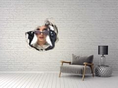 Wallmuralia Fotoobraz díra na stěnu Žena v brýlích 75x75 cm