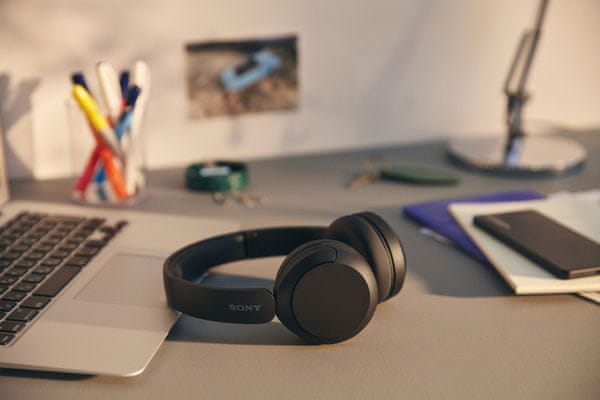 moderní bezdrátová Bluetooth 5.2 sluchátka sony whch520 handsfree funkce vynikající zvuk siri google hlasové ovládání multipoint usbc nabíjení360 reality audio aplikace 