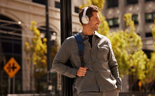  sodobne brezžične slušalke Bluetooth 5.3 jbl tour one m2 anc tehnologija odličen jbl zvok google hiter par jbl slušalk zavedanje glasu 