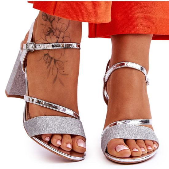 Vinceza Lesklé stříbrné sandály na podpatku