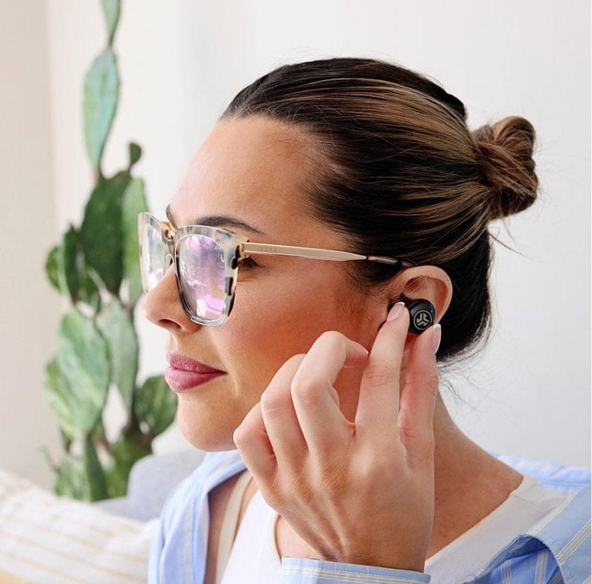  moderní bluetooth sluchátka jlab jbuds pro vynikající zvuk nabíjecí pouzdro handsfree technologie 
